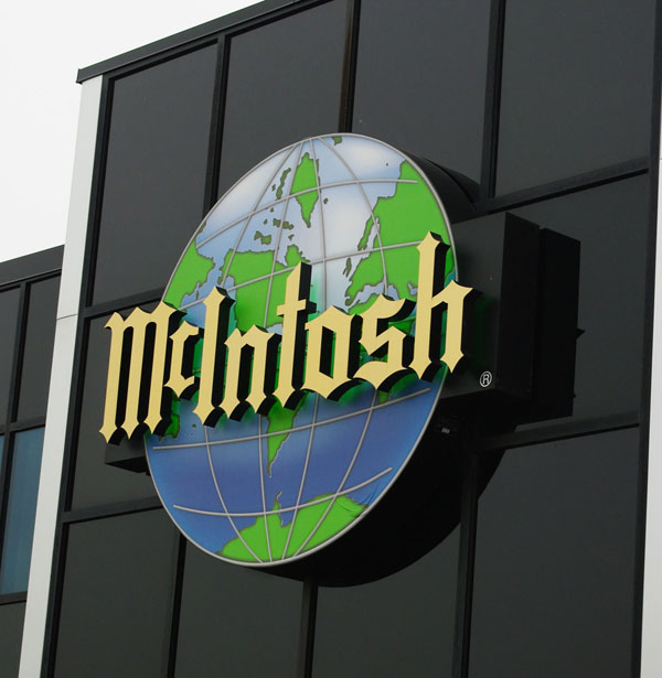 1Maclogooutside.jpg