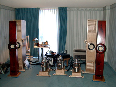 audio_excellence_whole_room.jpg (41944 bytes)