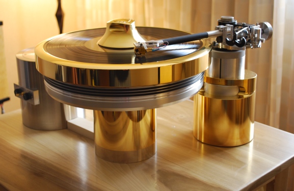 http://www.positive-feedback.com/Issue52/images/Picture%2046-onedome%20turntable.JPG