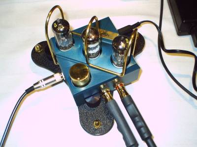 Headphones on 14 Ear Max Headphone Amp Jpg 20541 Bytes