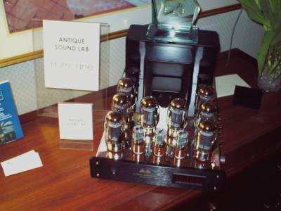 #17, Antique 'Hurricane' amp.jpg (19792 bytes)