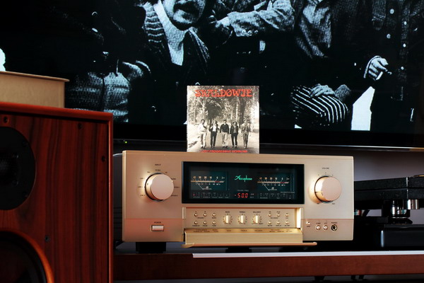 Accuphase E-470 and DC-37