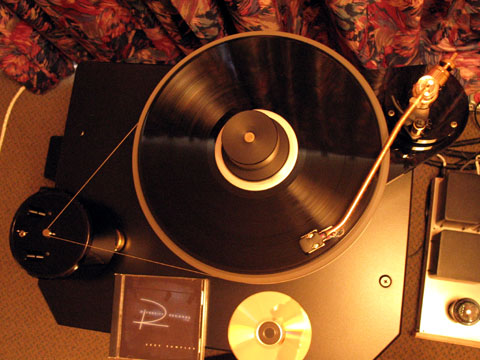 eurolab_turntable.jpg (52467 bytes)