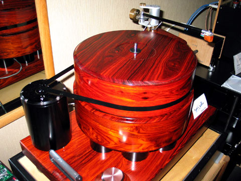 teres_turntable.jpg (57702 bytes)