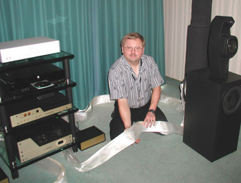 ces46.jpg (27002 bytes)