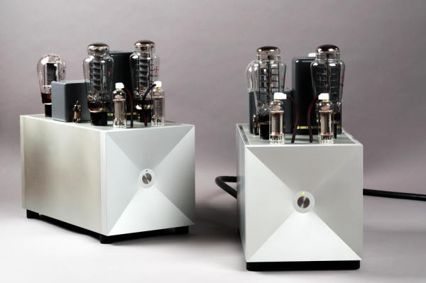 Thrax Maximinus D/A Converter, Dionysos Preamplifier, Spartacus Power 
Amplifier